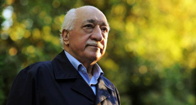 Erudito turco Fethullah Gülen escreve para Le Monde