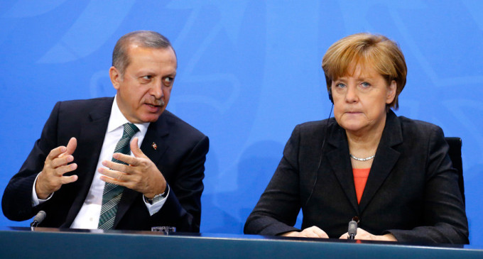 Merkel diz que Europa não deve repelir Turquia