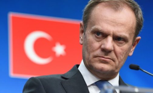 Tusk vai à Turquia pedir mais cooperação na crise de refugiados