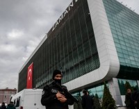 ‘Vivemos sob a ameaça de sermos presos’, conta jornalista turco