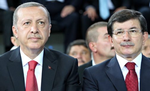 Erdogan destrói o aliado Davutoglu por poder