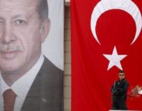 Erdogan consolida poder ao forçar renúncia do premier