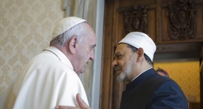 Papa e imã fazem reunião histórica no Vaticano