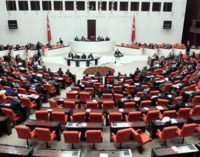 Parlamento da Turquia retira imunidade de legisladores