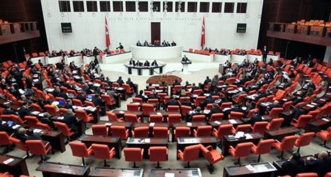 Parlamento da Turquia retira imunidade de legisladores