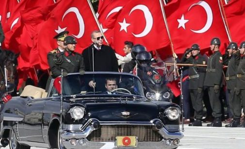 Repressão na Turquia: presas por panfletar