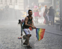 Parada Gay é reprimida pela polícia na Turquia