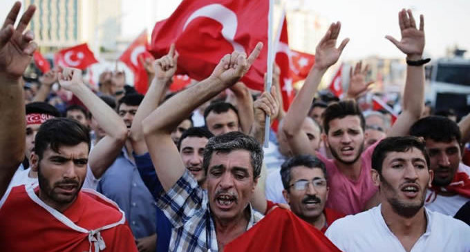 As turbas islamistas de Erdogan sabem que sua hora finalmente chegou