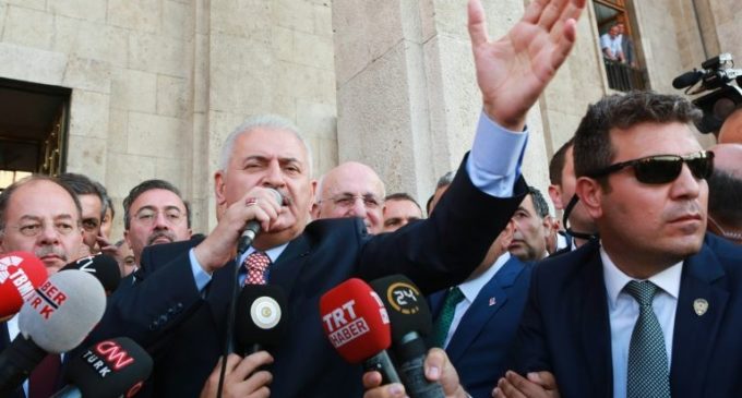 Turquia detém 26 generais; primeiro-ministro descarta vingança