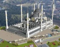 Erdogan inaugura mesquita gigantesca na Turquia