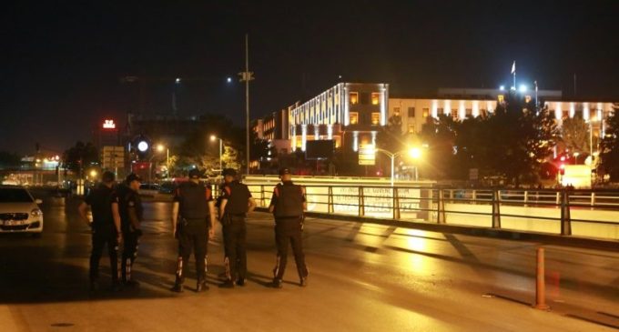 Turquia suspende 7.850 policiais por suposta relação com golpe fracassado