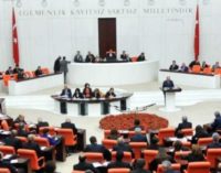 Parlamento Turco aprova estado de emergência de três meses
