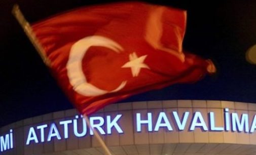 Soldados se retiram do aeroporto de Istambul