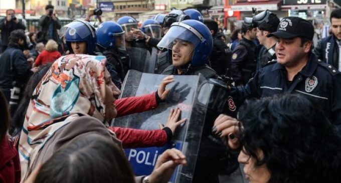 Human Rights Watch exorta Turquia a investigar supostos “ abusos graves ” da polícia