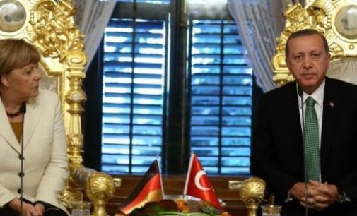 Erdogan e Angela Merkel discutem a crise dos refugiados ao telefone