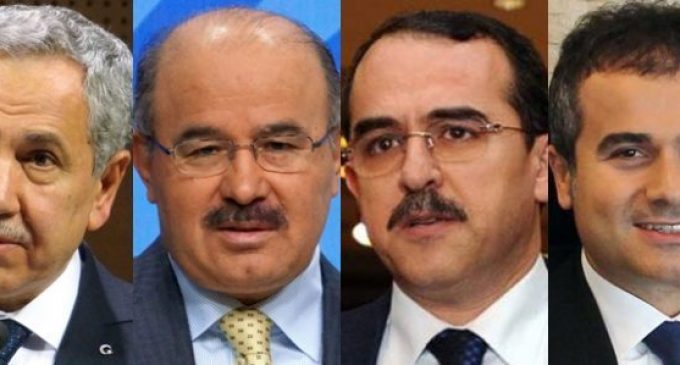Quatro ex-ministros do AKP são investigados por ligações com Gulen