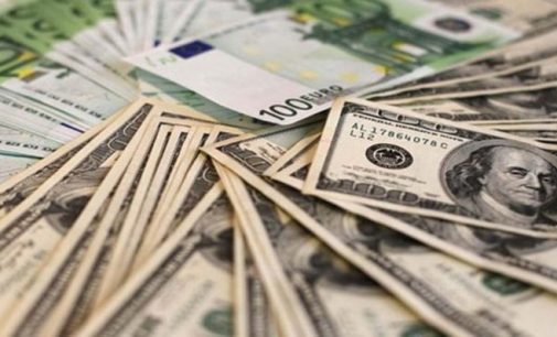 Lira turca atinge o fundo do poço a 3,89 contra o dólar, 4,10 contra o euro