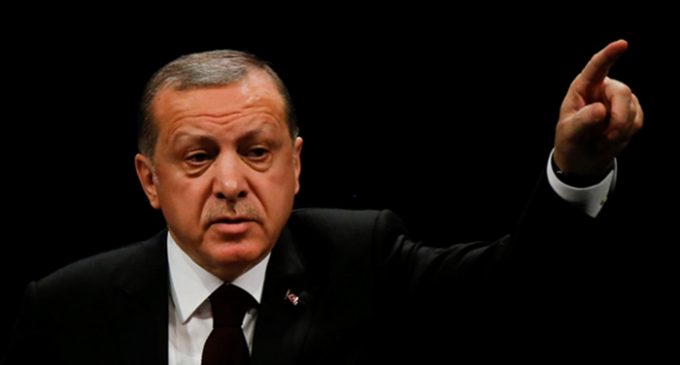 Erdogan pede a expatriados turcos que tirem férias na Turquia