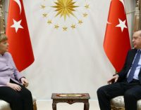 Merkel exorta Erdogan a defender a liberdade de opinião e imprensa