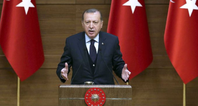Erdogan ameaça a Europa: “Nenhum europeu, nenhum ocidental andará com segurança pelas ruas”