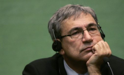 ‘Eu não sou livre para dizer o que quiser’, diz escritor Orhan Pamuk