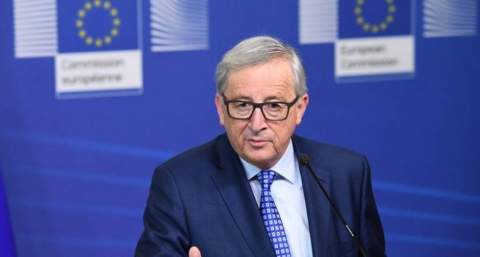 Juncker diz que Turquia se afasta da Europa a “passos gigantescos”