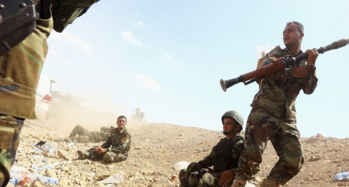 EUA inicia entrega de armas a combatentes curdos na Síria
