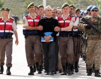 Turquia começa a julgar 221 supostos líderes de golpe fracassado