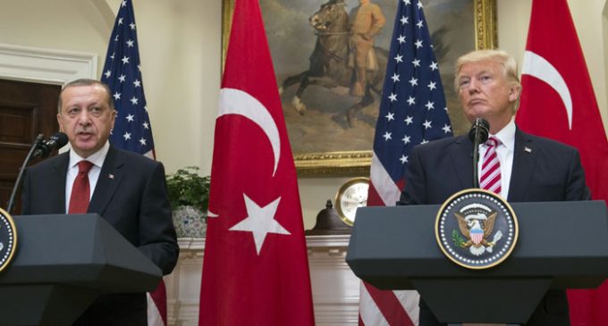 Trump e Erdogan se encontram na Casa Branca em meio a tensas relações bilaterais