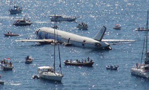 Turismo da Turquia afunda avião para criar coral e incentivar mergulho