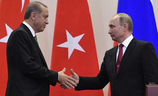 Putin diz que a Rússia está pronta para vender sistemas S-400 para a Turquia