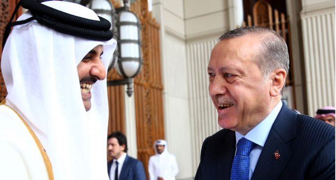 Erdogan desloca-se a Doha e promete ajuda militar ao Qatar