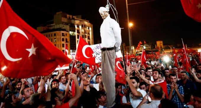 Primeiro-Ministro Yildirim diz que um consenso deve ser buscado para restabelecimento da pena de morte