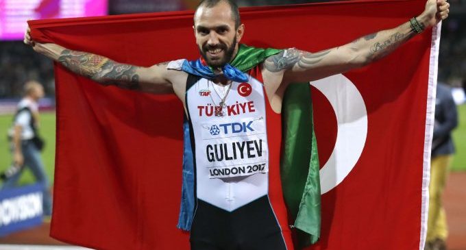 Tatuado, naturalizado e veloz: turco Ramil Guliyev campeão dos 200m quer reconhecimento