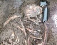 Esqueleto do Período Neolítico enterrado com machado foi encontrado em Istambul