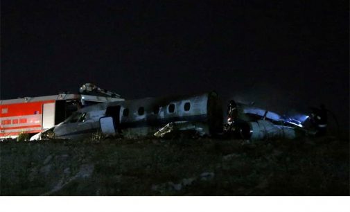 Reaberto aeroporto de Istambul após queda de avião