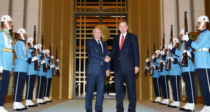 Putin chega na Turquia para conversas sobre vendas de armas e a Síria