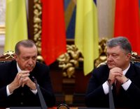 Poroshenko batendo na mesa não consegue manter Erdoğan acordado em coletiva de imprensa