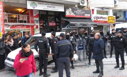 Polícia invade escritório regional do HDP, detém copresidente