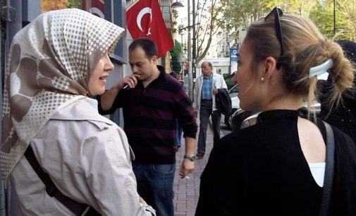 Cresce pressão na Turquia por estilo de vida conservador