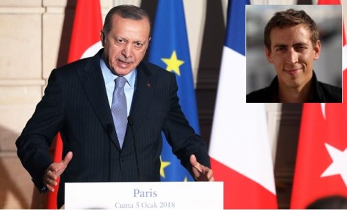 Erdogan repreende jornalista francês, diz que fala como um seguidor de Gulen