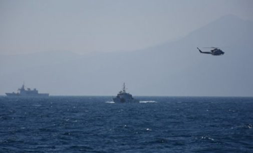 Tiros de advertência disparados conforme barcos de patrulha gregos e turcos se defrontam