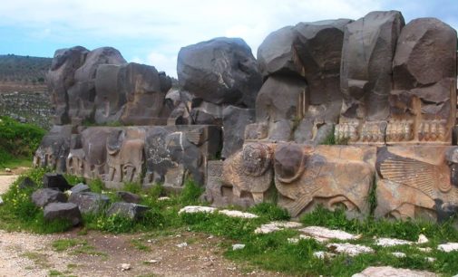 Aviões da Turquia destroem templo de 3 mil anos na Síria