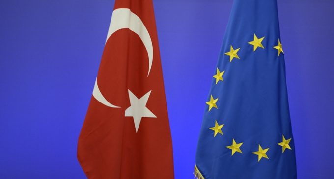 Pesquisa: Maioria dos turcos acreditam que Europa quer dividir a Turquia