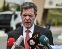 Turquia mantém preso pastor americano após início de seu julgamento
