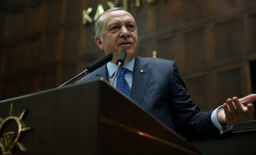 Erdogan adota insultos e sermões para manter fascínio da população