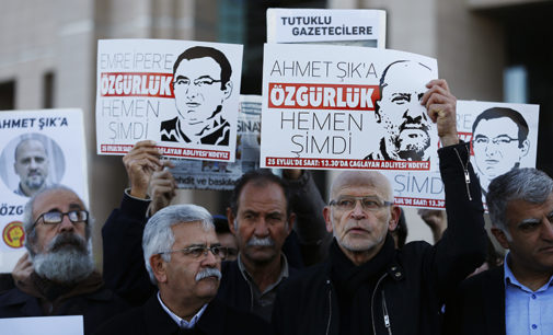 Número recorde de jornalistas presos com Turquia, China e Egito pagando um baixo preço pela repressão