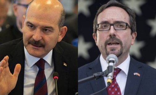 Ministro do interior da Turquia acusa ex-embaixador dos EUA de perpetuar fluxo de refugiados afegãos