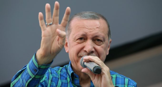 Erdogan anuncia que vai acabar com o Uber na Turquia