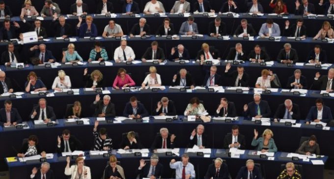 Membros do PE pedem para o governo moldavo para parar a deportação de professores turcos